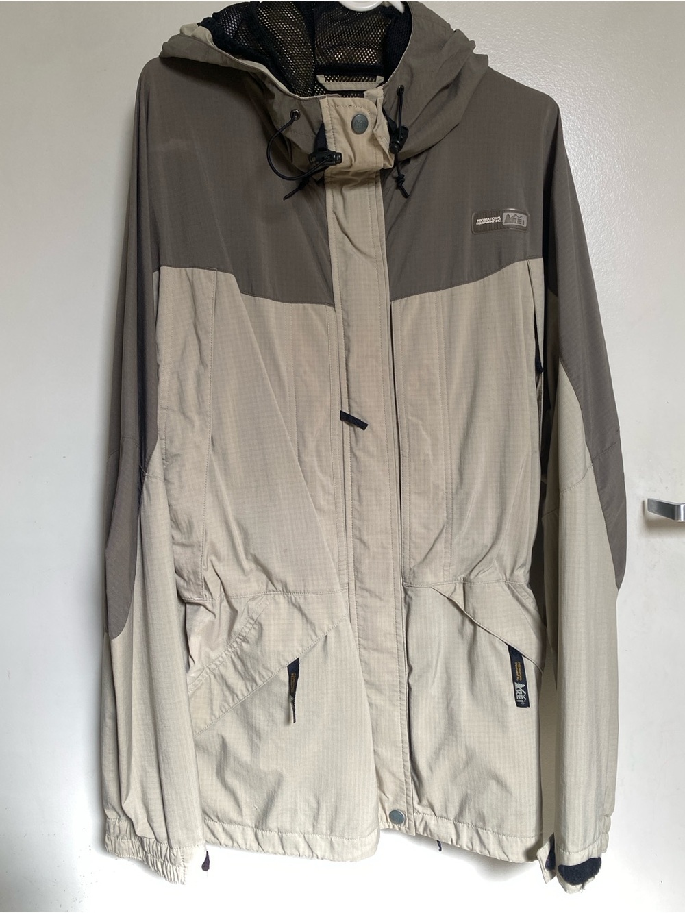 Women REI Outdoor Hooded Anorak Jacket in Taupe & Beige